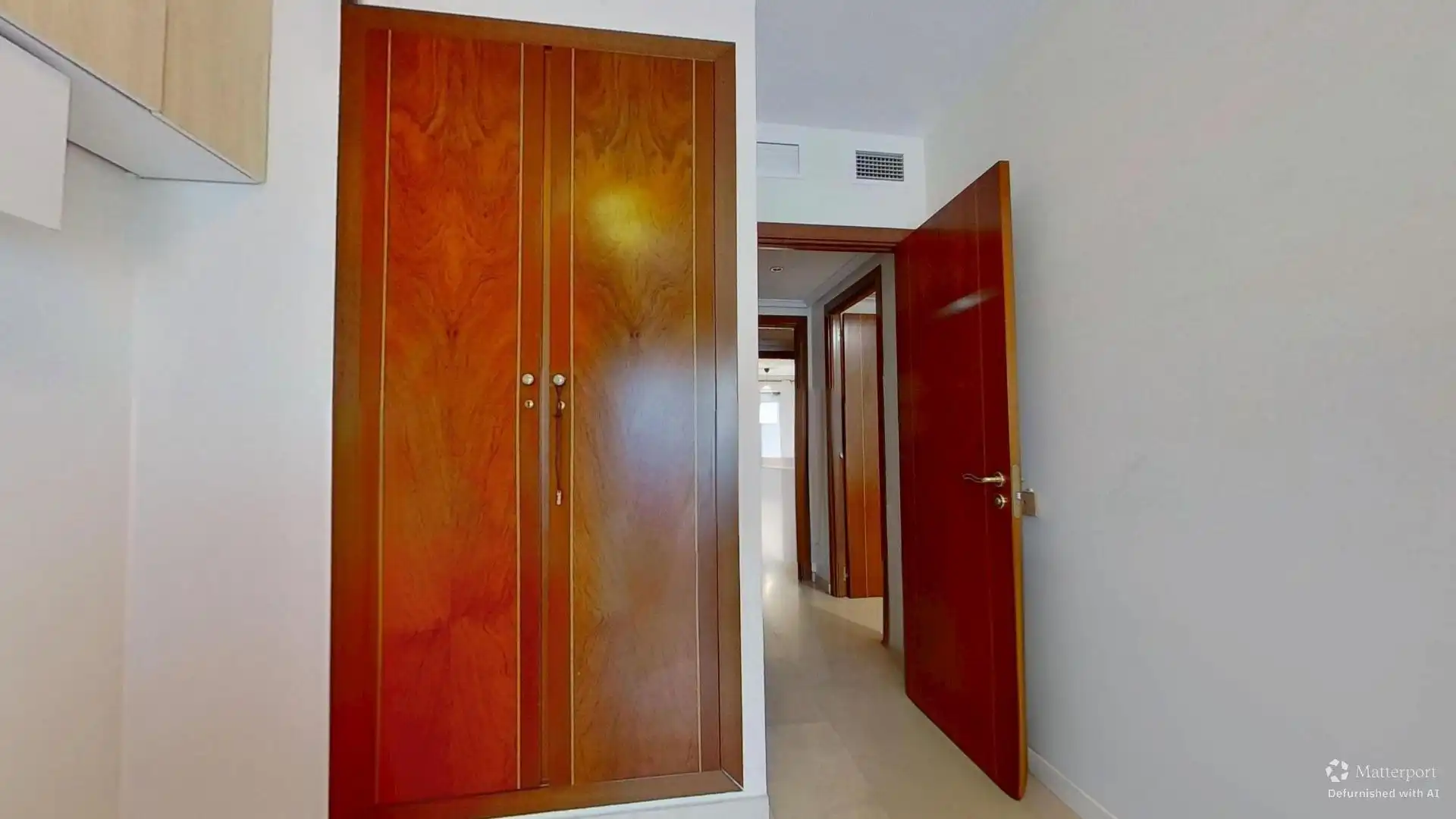 Wohnung zum Verkauf in Valencia mit Klimaanlage, Privatgarten und Terrasse