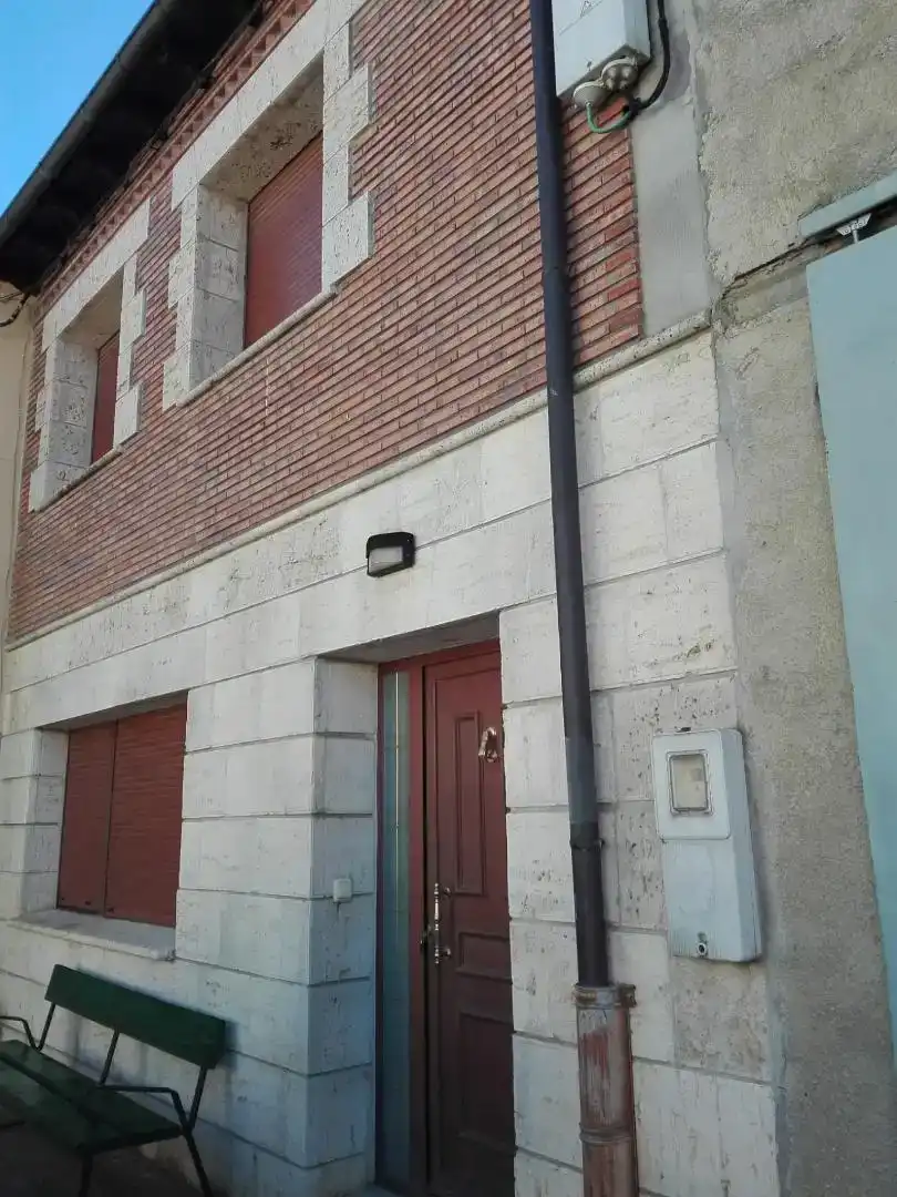 Vista exterior de Casa o xalet en venda en Villasarracino amb Moblat, Forn i Rentadora