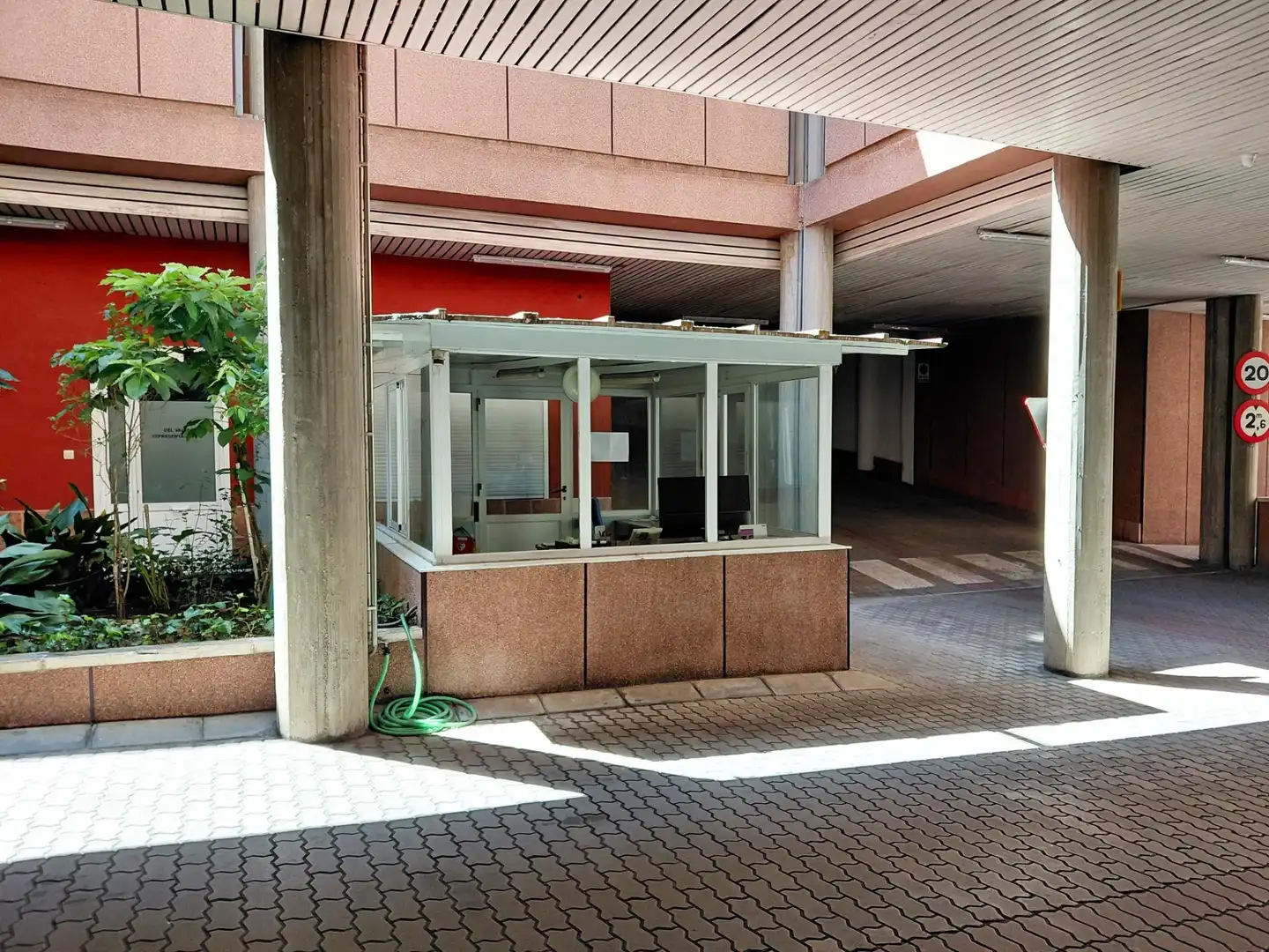 Vista exterior de Garaje en venta en Valladolid