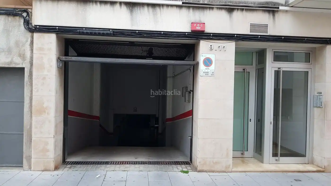 Motorbike to rent in Carrer Juan Sebastián Elcano 9, imagen 9