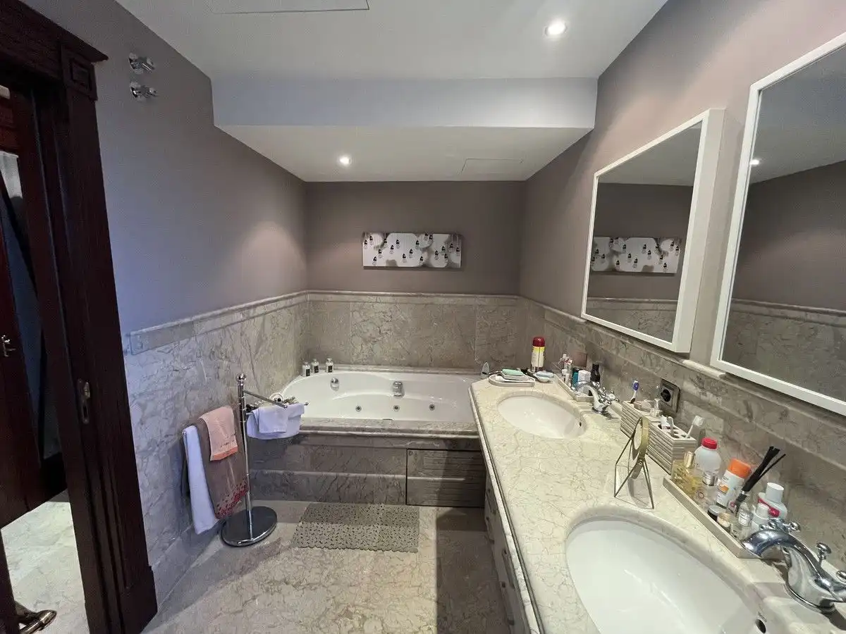 Bany de Apartament en venda en Marbella amb Aire condicionat, Jardí privat i Terrassa