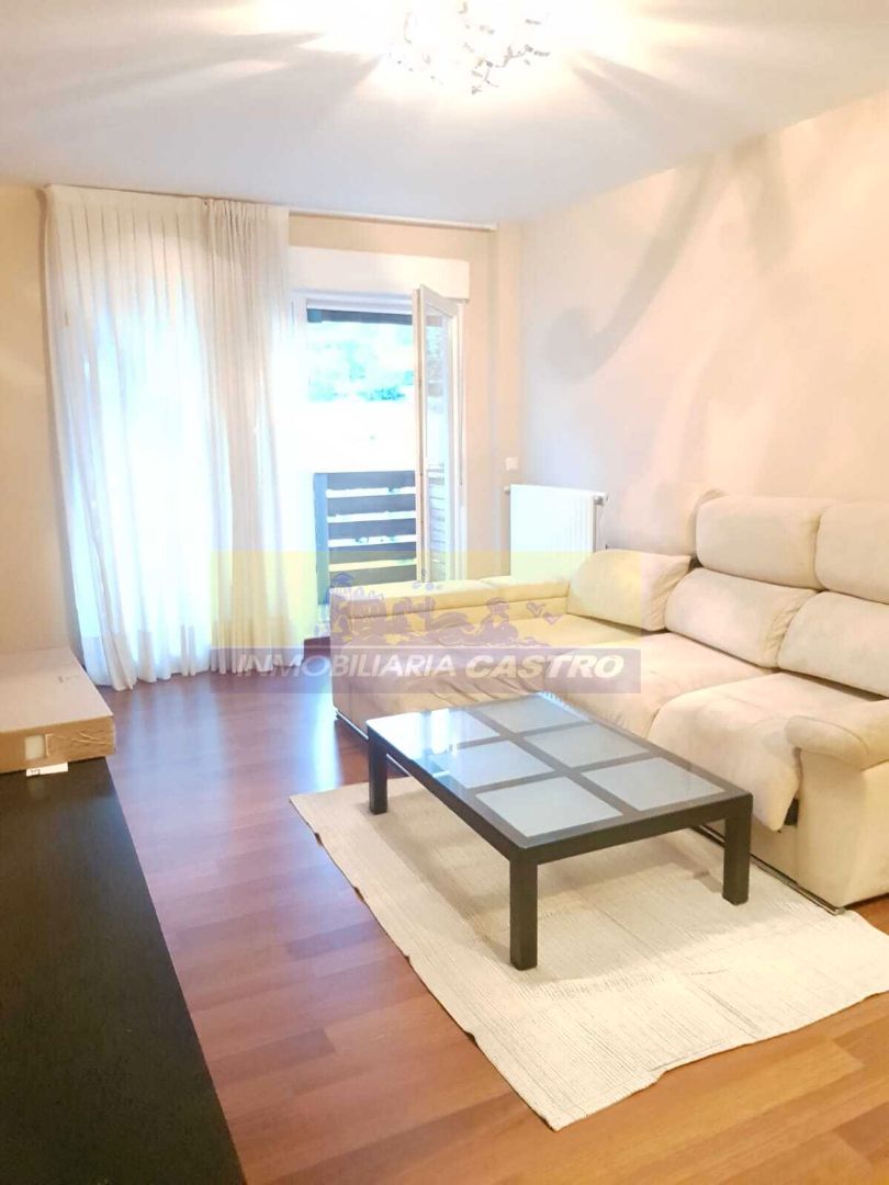 Sala d'estar de Pis de lloguer en Castro-Urdiales amb Moblat
