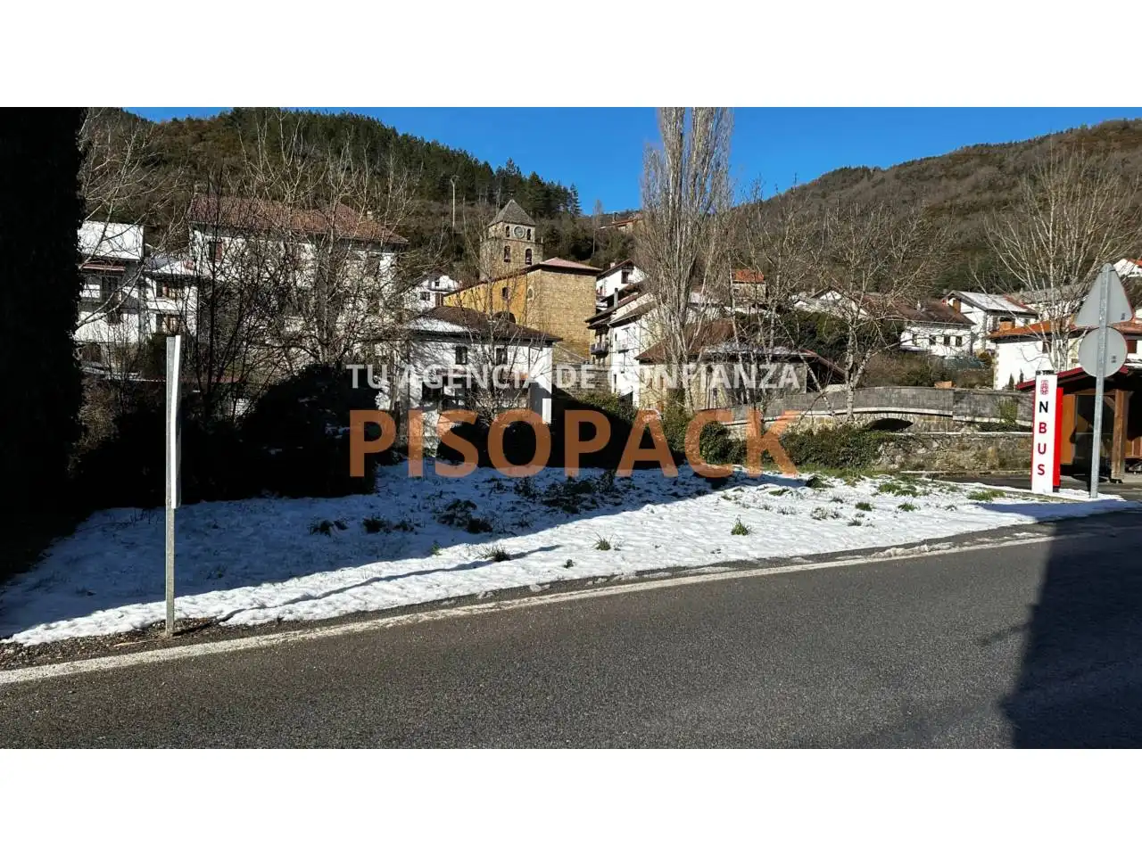 Vista exterior de Casa o xalet en venda en Esparza de Salazar / Espartza Zaraitzu amb Calefacció, Jardí privat i Parquet