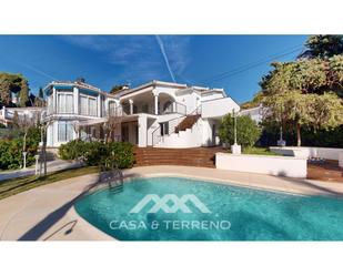 Vista exterior de Casa o xalet en venda en Vélez-Málaga amb Aire condicionat, Jardí privat i Terrassa