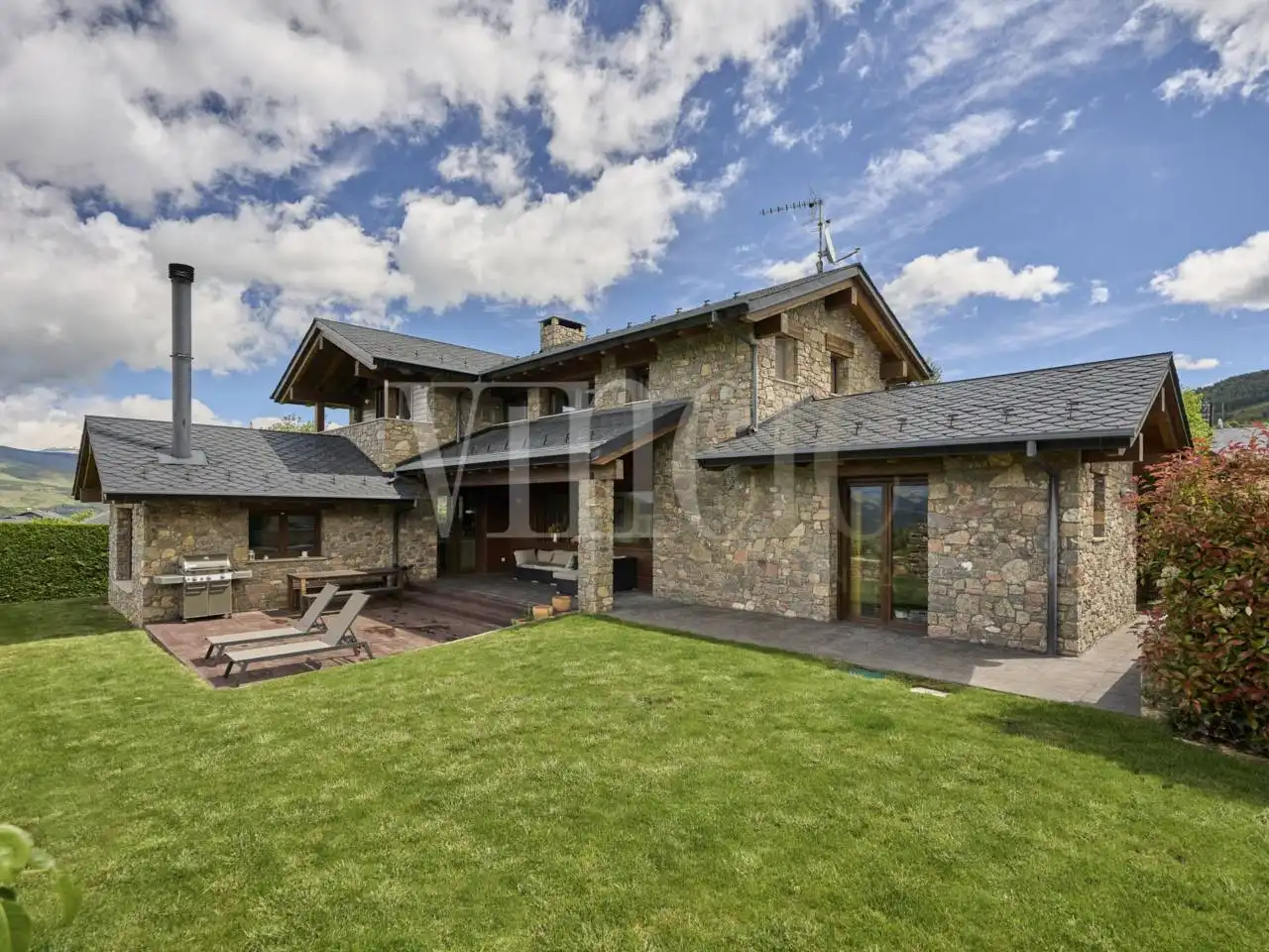 Vista exterior de Casa o xalet en venda en Das amb Calefacció, Jardí privat i Parquet