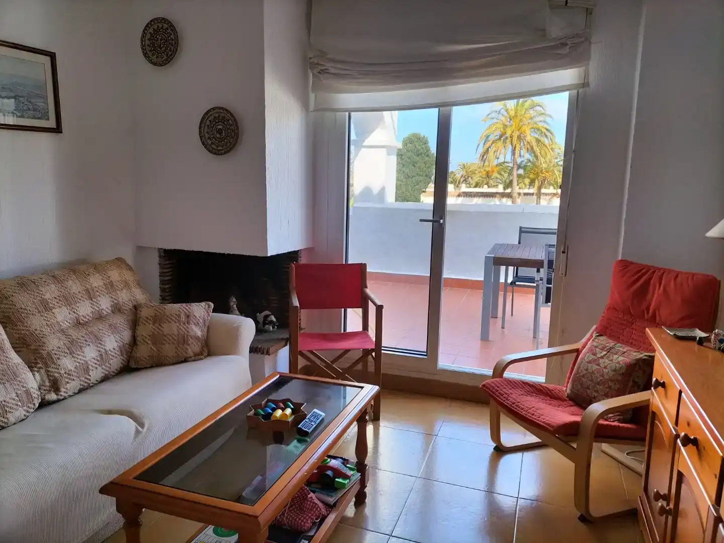 Sala d'estar de Pis de lloguer en Zahara de los Atunes amb Aire condicionat, Piscina i Moblat