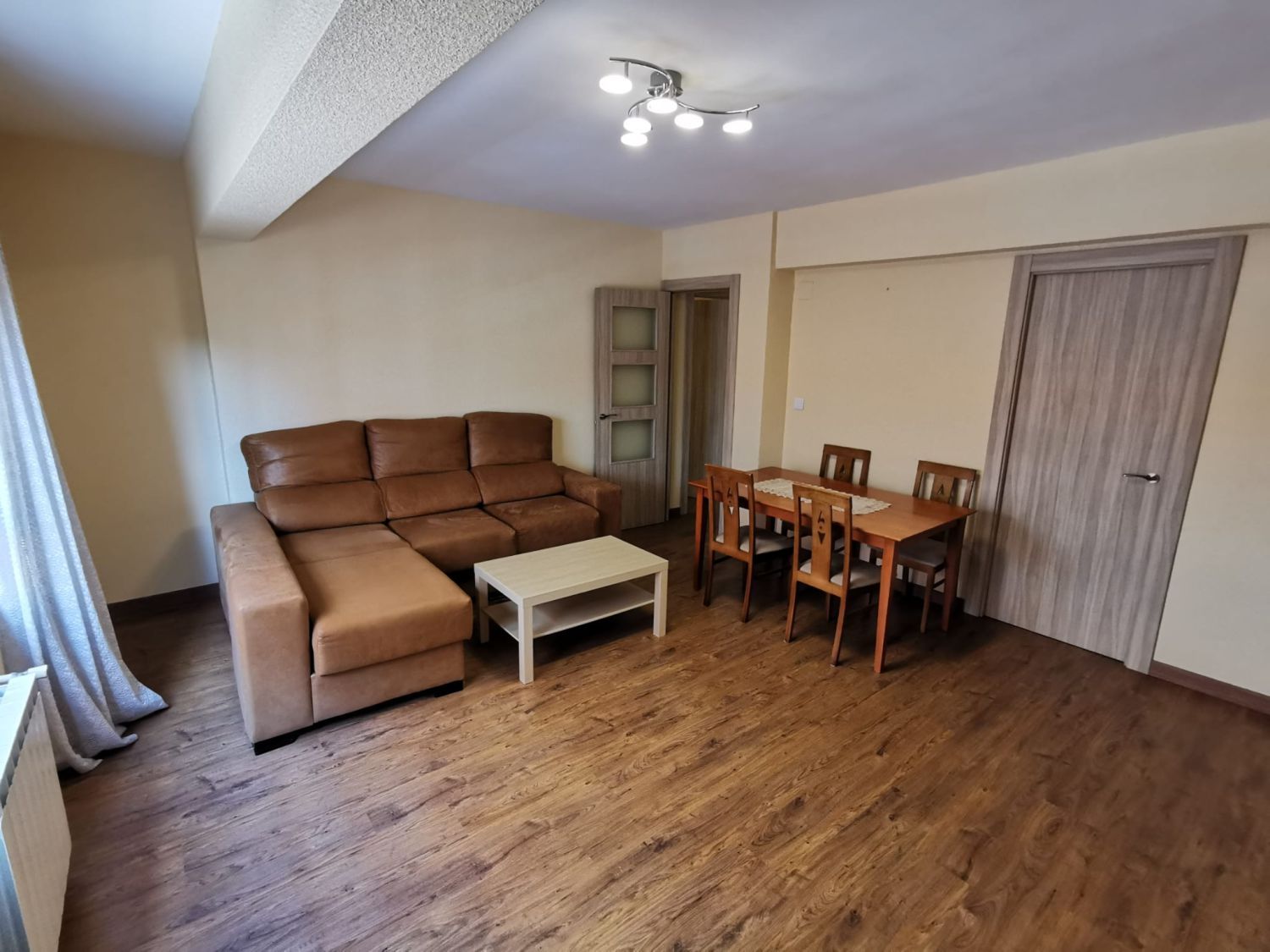 Living room of Flat for sale in Valladolid Capital  with Heating, Parquet flooring and Terrace