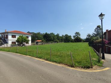 Wohnbaugrundstück zum Verkauf in Cartes