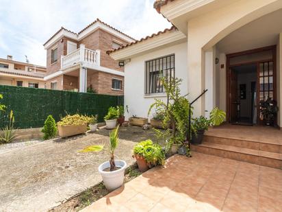 Vista exterior de Casa o xalet en venda en Vilallonga del Camp amb Jardí privat, Terrassa i Traster