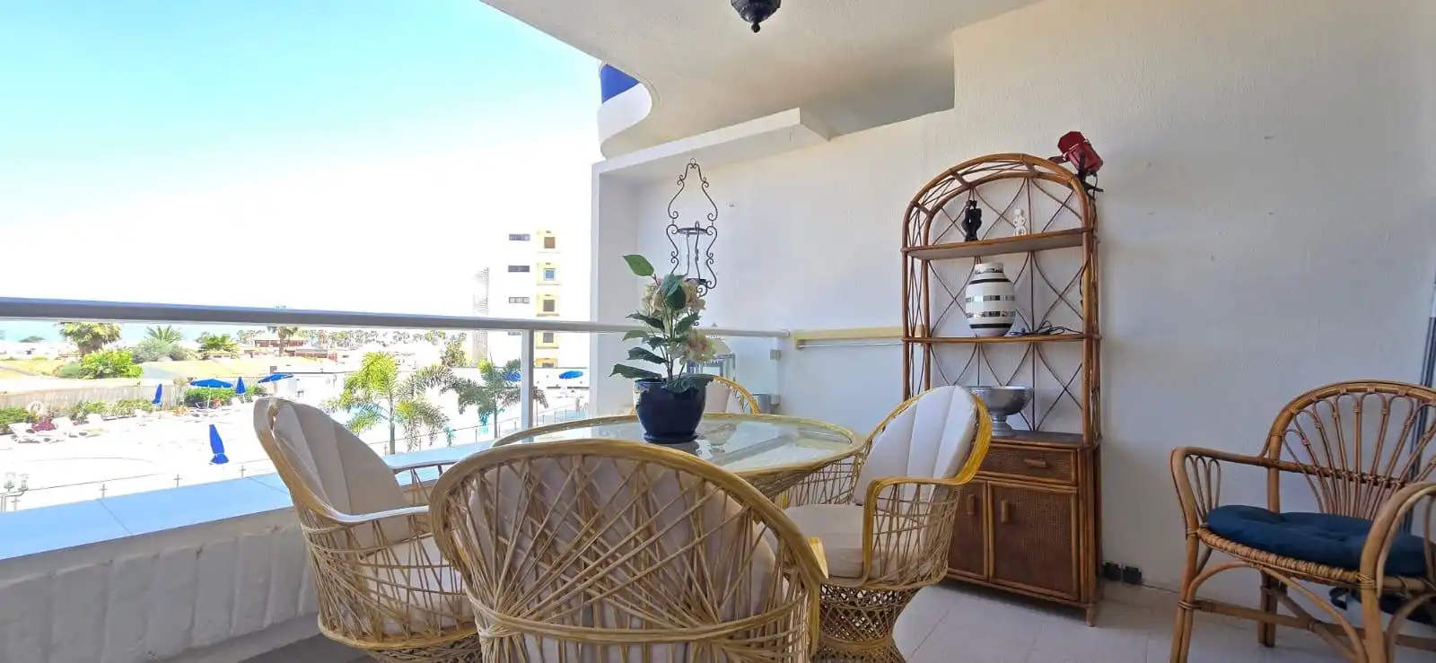 Terraza de Apartamento de alquiler en San Bartolomé de Tirajana con Amueblado, Balcón y Piscina comunitaria