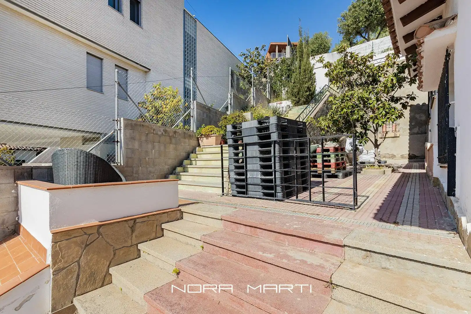 Vista exterior de Casa o chalet en venta en Esplugues de Llobregat con Jardín privado, Piscina y Alarma