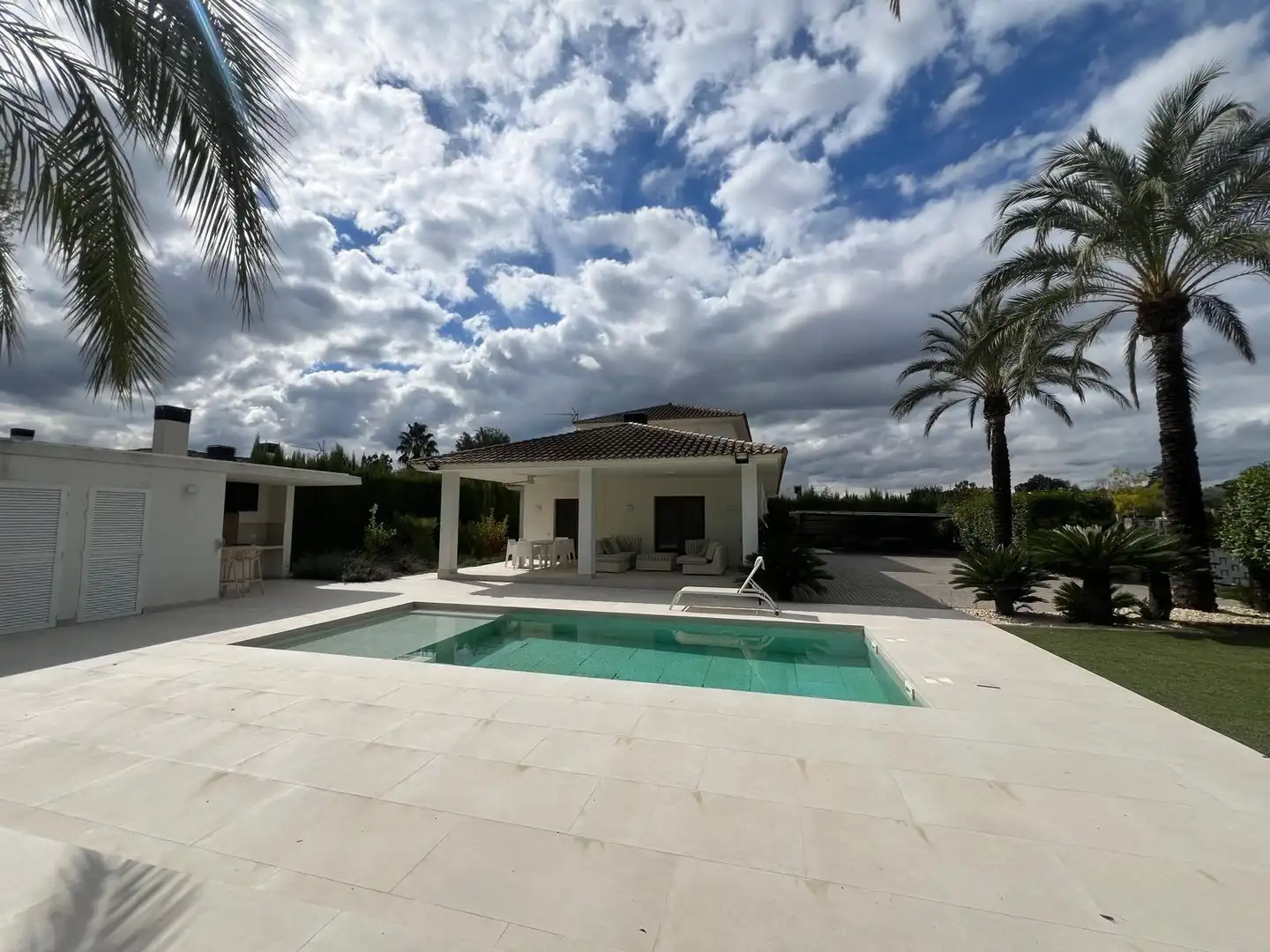 Exterior view of Houses for sale in El Pilar 