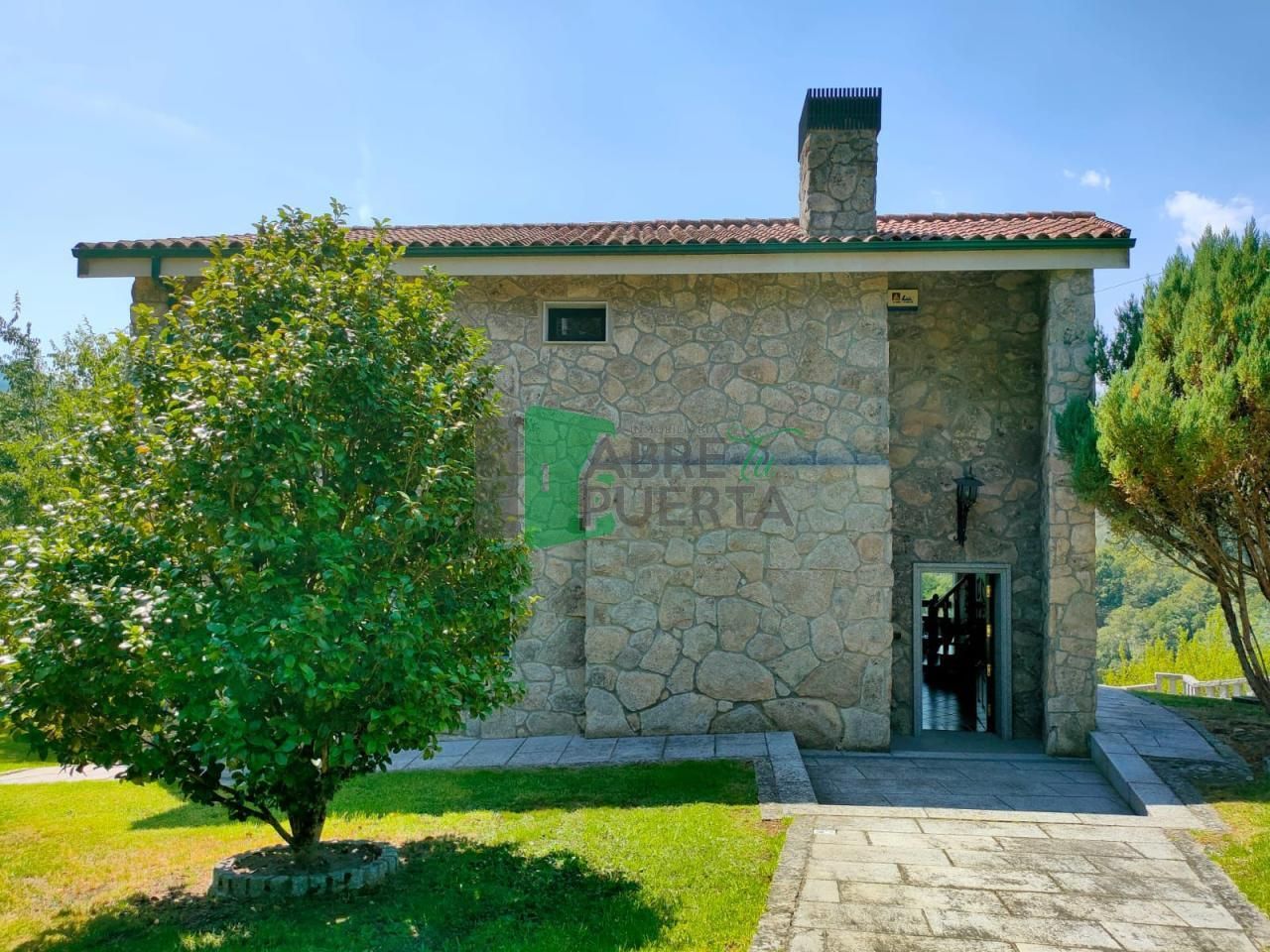 Vista exterior de Casa o xalet en venda en O Pereiro de Aguiar  amb Calefacció, Jardí privat i Terrassa