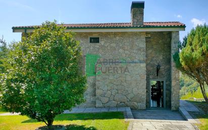 Vista exterior de Casa o xalet en venda en O Pereiro de Aguiar  amb Calefacció, Jardí privat i Terrassa