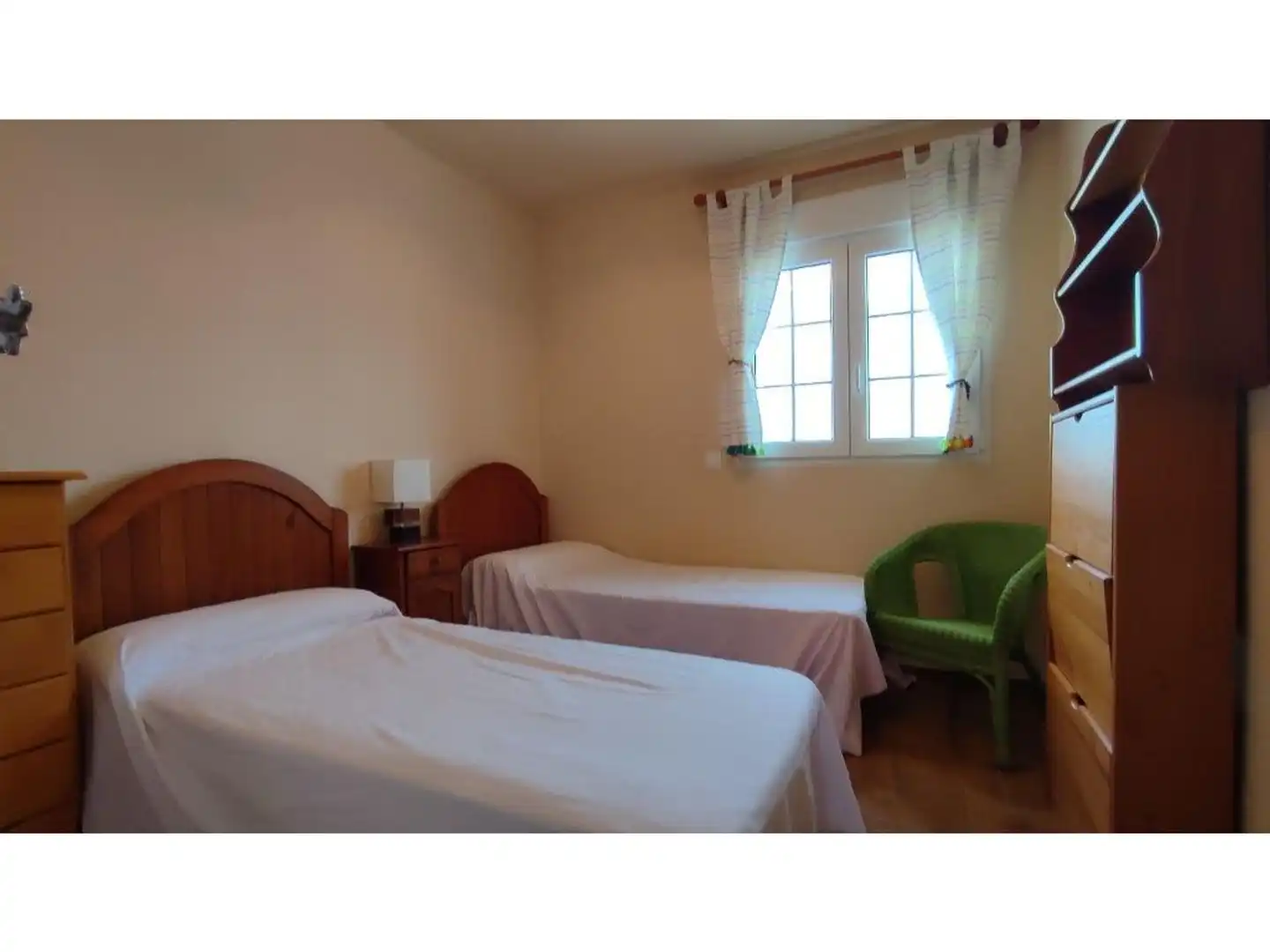 Habitación de Casa adosada en venta en El Puig de Santa Maria con Aire acondicionado, Calefacción y Jardín privado