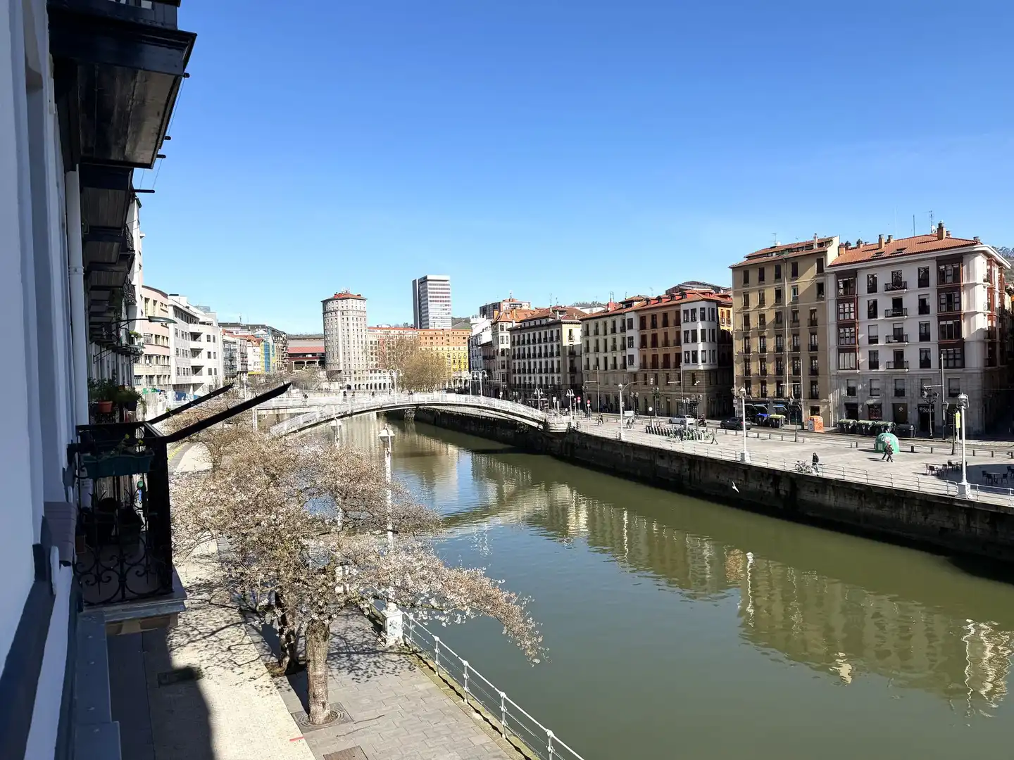 Piso con terraza en venta en Muelle Marzana