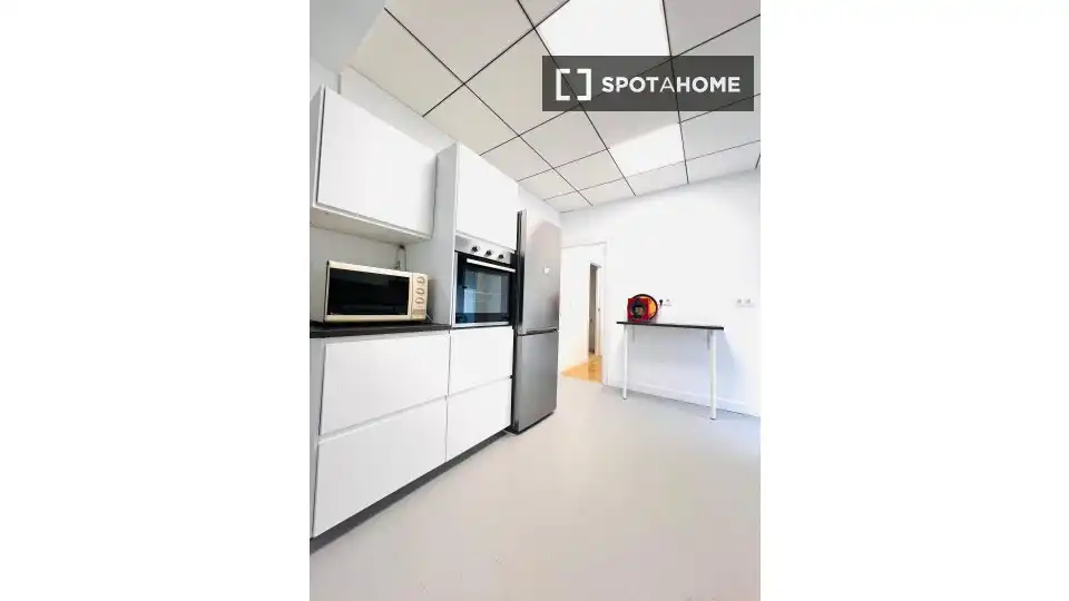 Kitchen of Flat for share in Sur