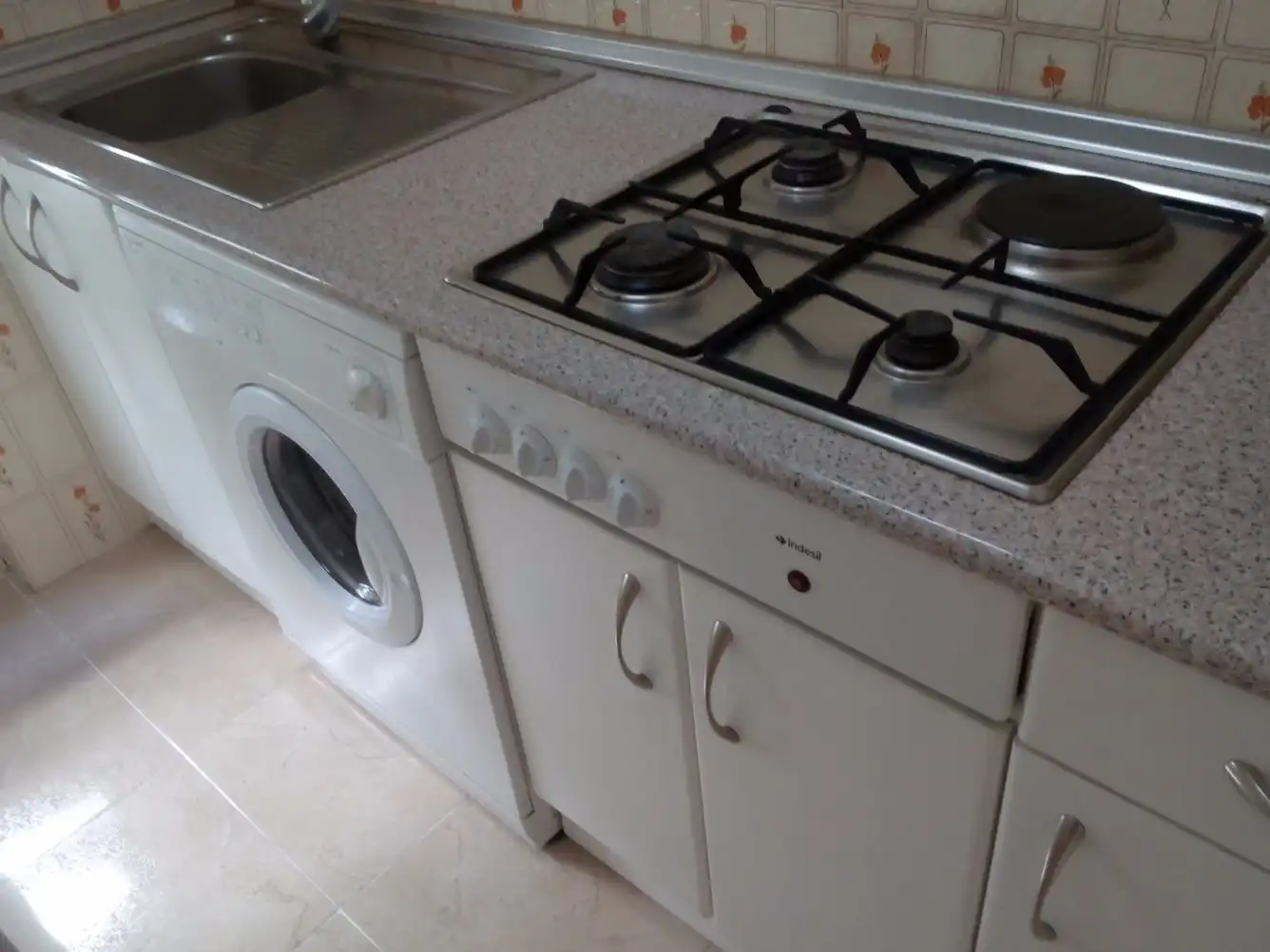 Cocina de Piso de alquiler en Madrid con Calefacción, Parquet y Terraza