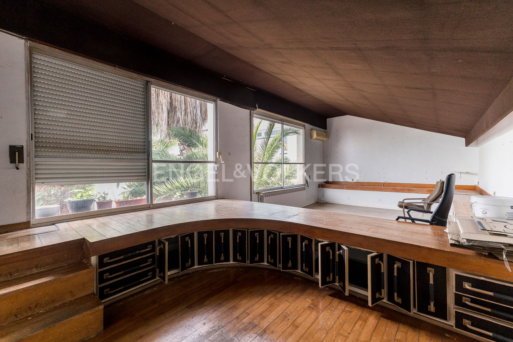 Exterior view of Single-family semi-detached for sale in  Barcelona Capital  with Heating, Private garden and Parquet flooring