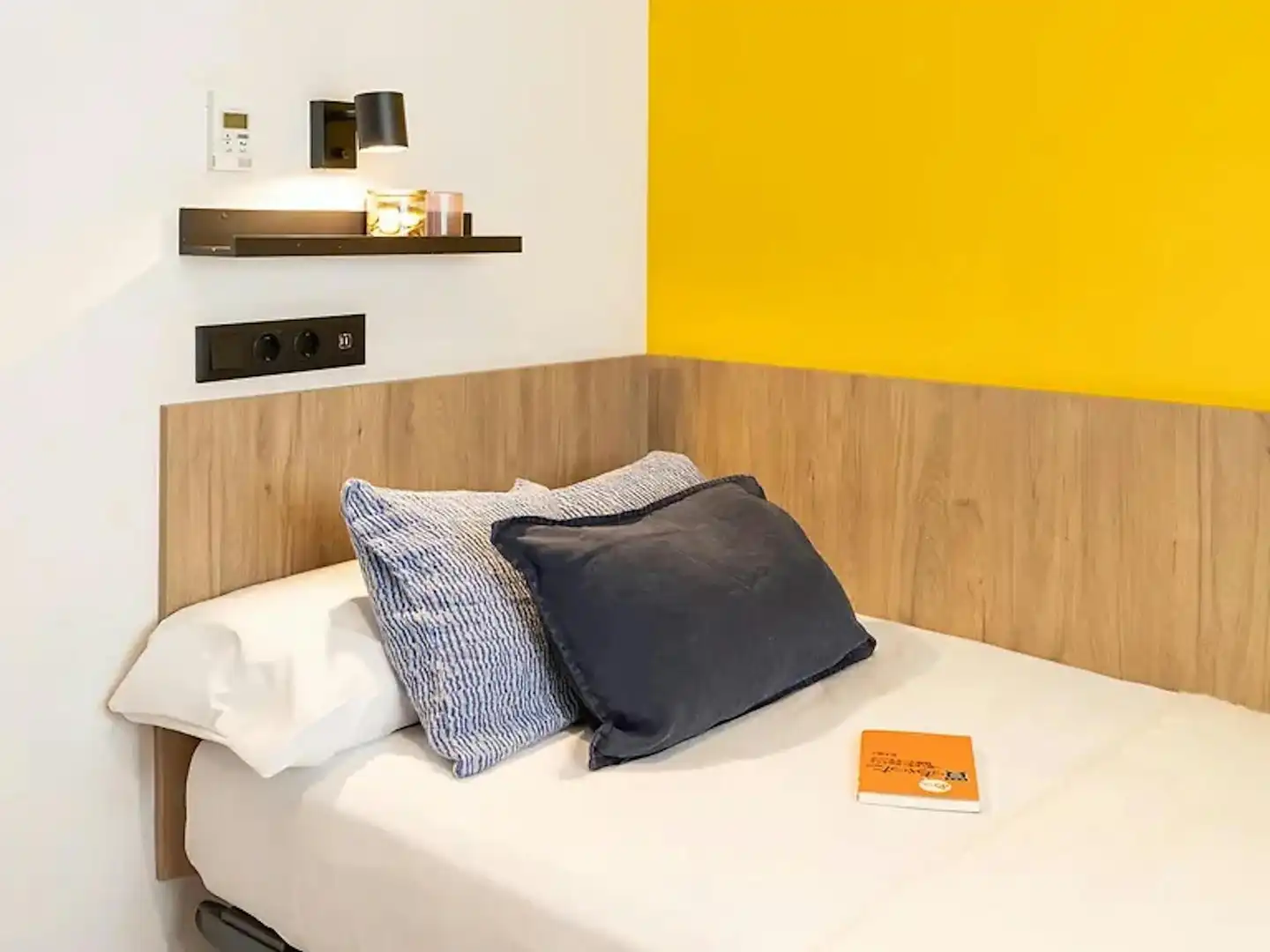 Schlafzimmer von Gebäude zur Miete in Sevilla