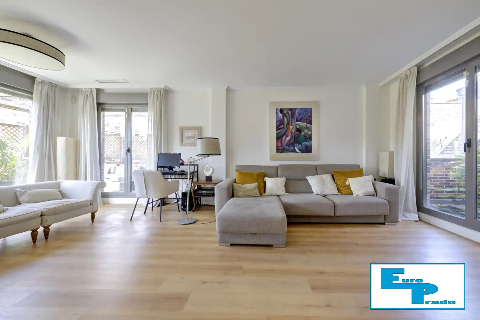 Sala d'estar de Àtic en venda en Madrid amb Aire condicionat, Calefacció i Jardí privat