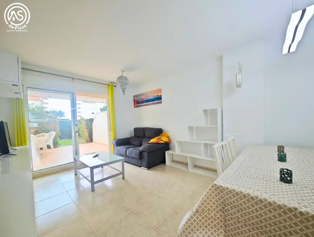 Sala d'estar de Apartament de lloguer en Mont-roig del Camp amb Aire condicionat, Calefacció i Jardí privat