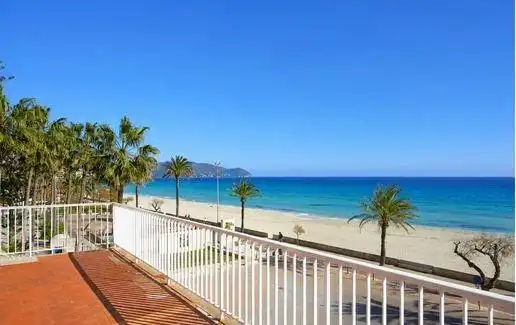Vista exterior de Edifici en venda en Cala Bona