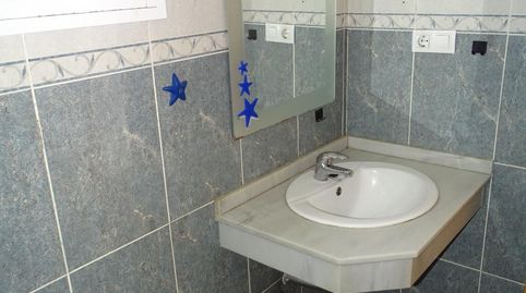 Foto 3 de Casa adosada en venta en Lumbreras, Gerena, Sevilla