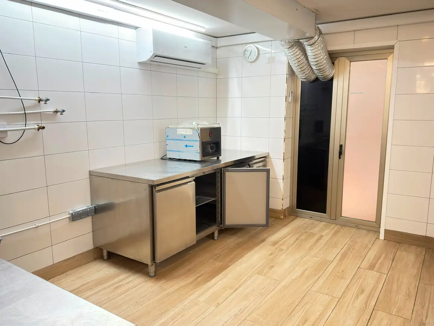 Local comercial en traspaso en Carrer de Viladomat, imagen 3