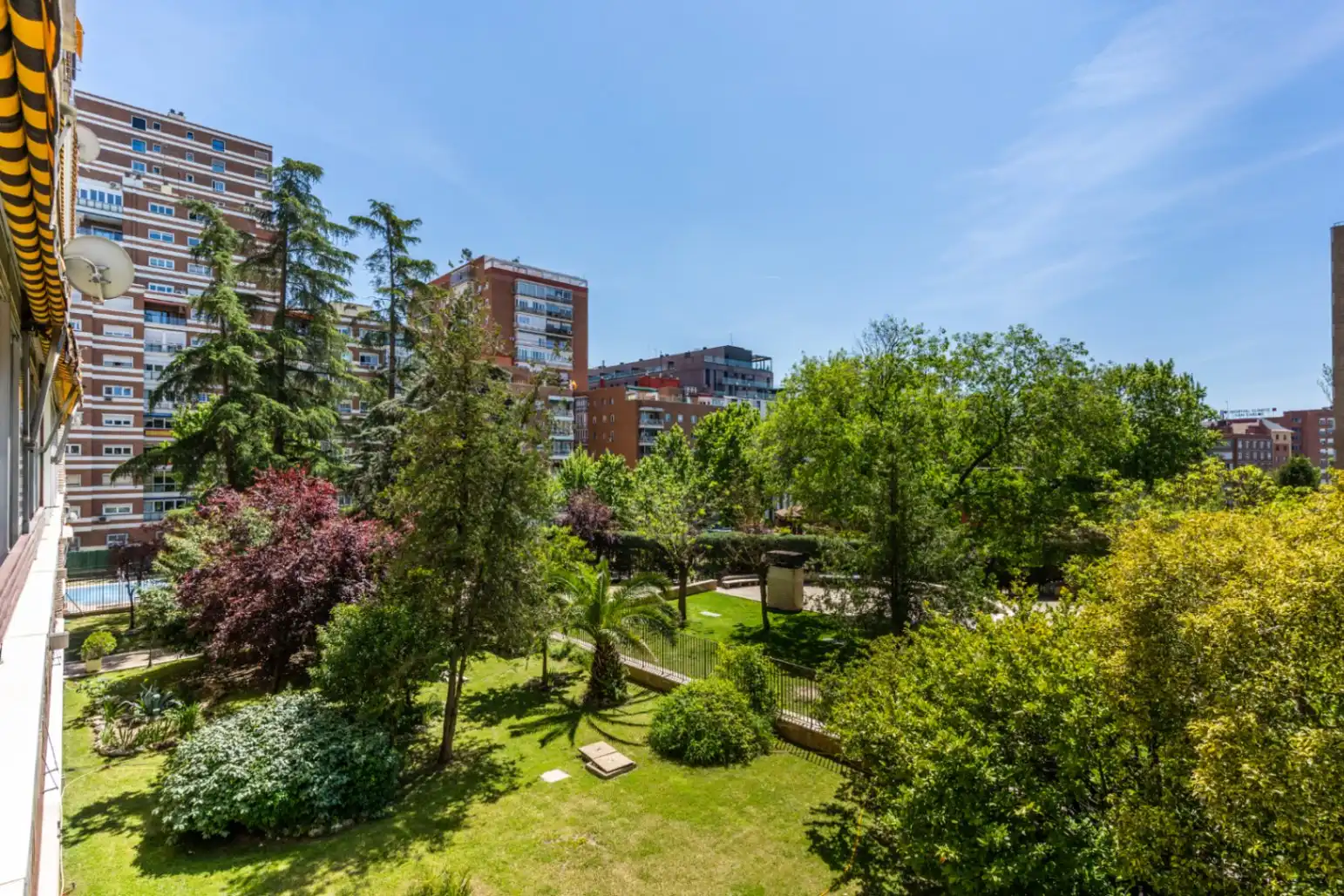 Garden of Flat for rent in Madrid  with Air Conditioner, Heating and Terrace