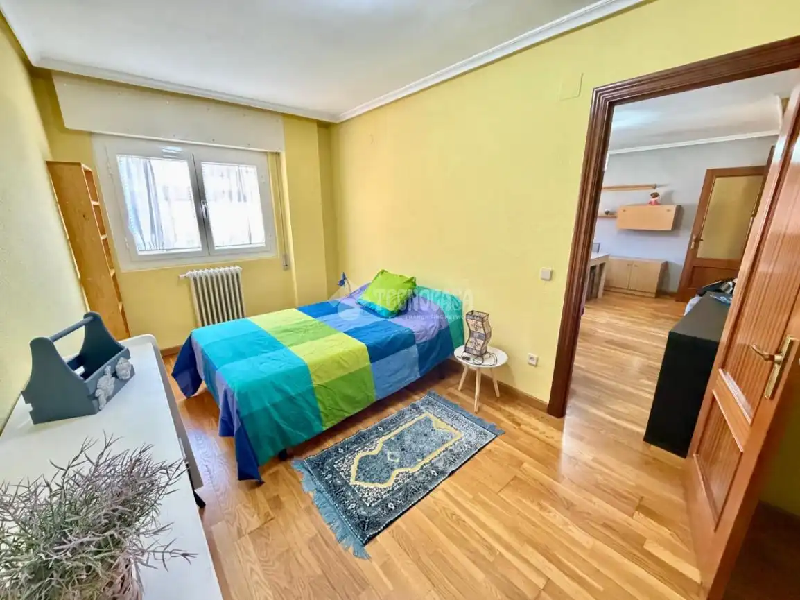 Habitación de Piso de alquiler en León Capital  con Aire acondicionado y Calefacción