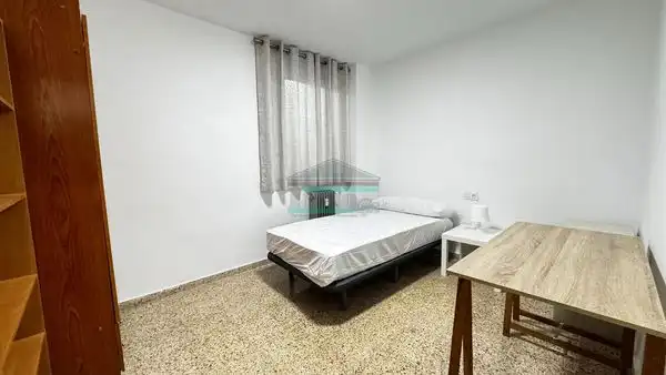 Bedroom of Flat for rent in Granada  with Furnished, TV and Balcony