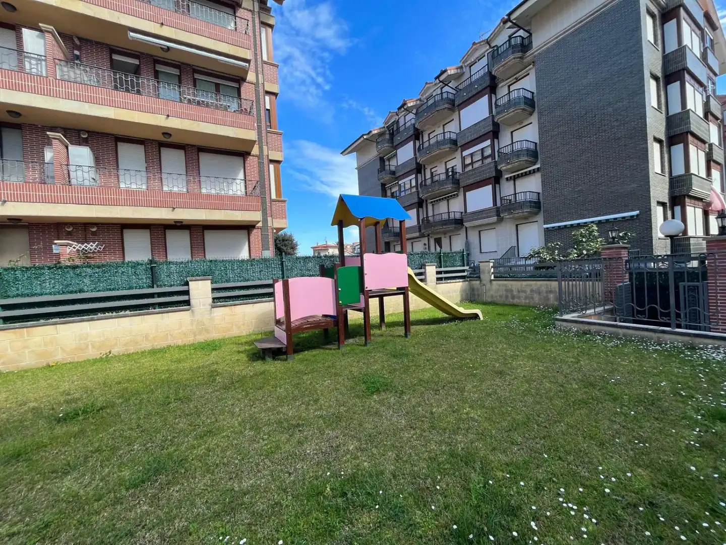 Aparcament de Àtic en venda en Noja amb Calefacció, Terrassa i Piscina comunitària