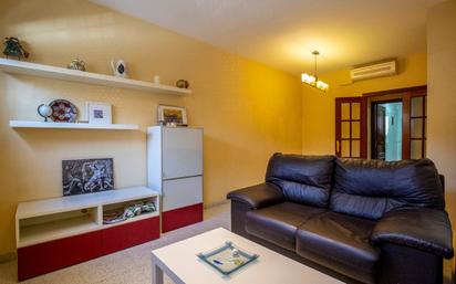 Living room of Flat for sale in  Sevilla Capital  with Heating