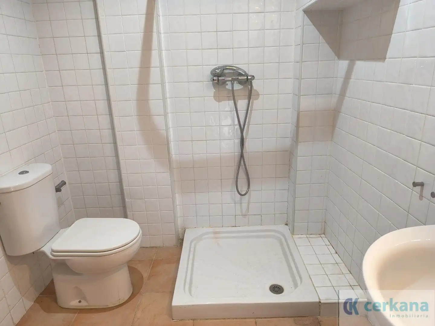 Badezimmer von Wohnung zur Miete in Sanlúcar la Mayor mit Terrasse und Abstellraum