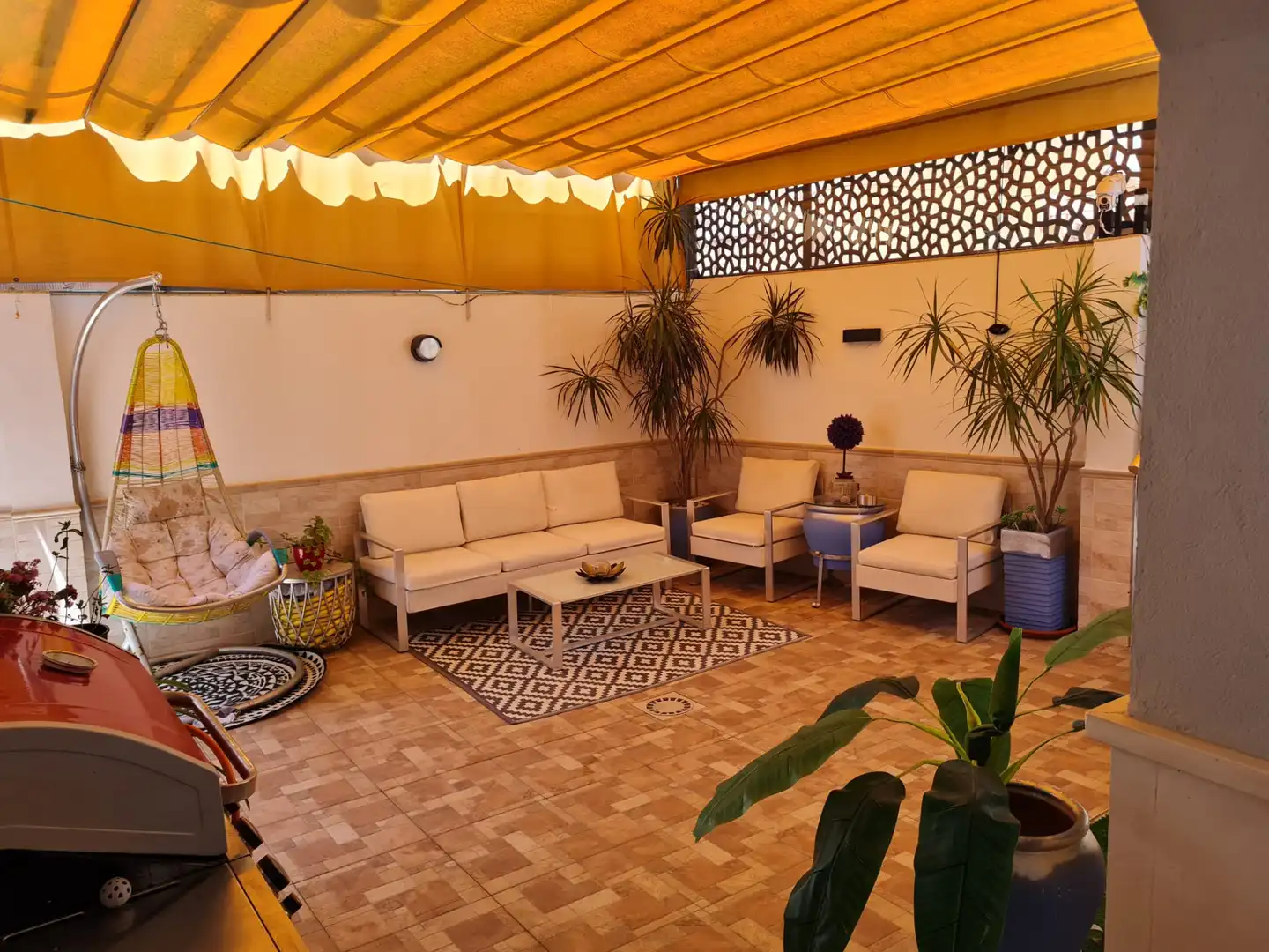 Terrassa de Casa adosada en venda en Espartinas amb Aire condicionat, Jardí privat i Piscina