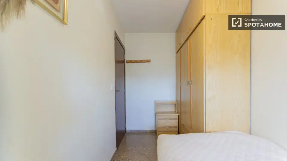 Schlafzimmer von Wohnung zur Miete in Valencia mit Klimaanlage, Heizung und Möbliert