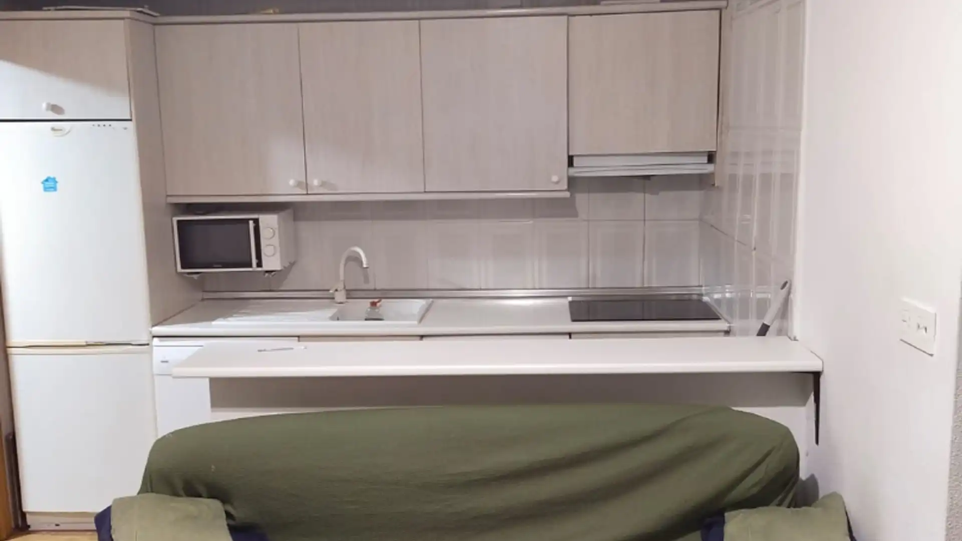 Cocina de Apartamento de alquiler en  Zaragoza Capital con Calefacción, Parquet y Amueblado