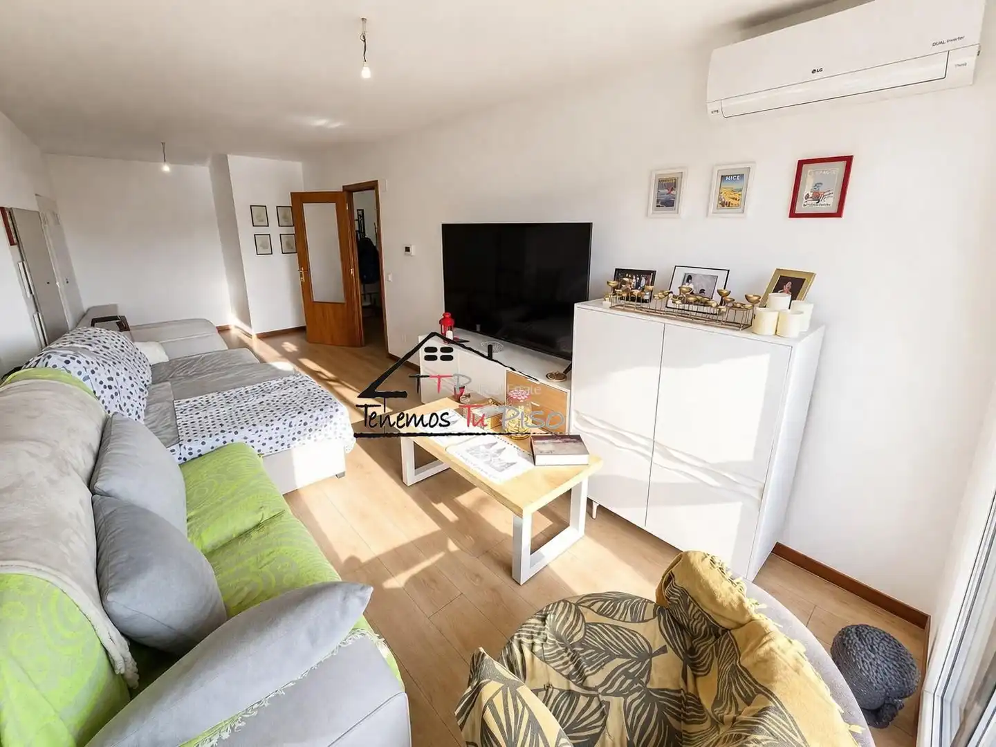 Sala de estar de Piso en venta en Cadrete con Aire acondicionado, Calefacción y Trastero