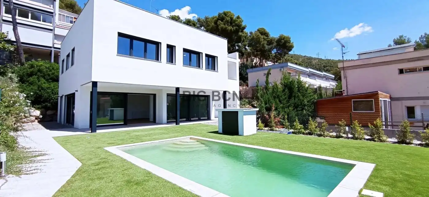 Vista exterior de Casa o chalet de alquiler en Sitges con Aire acondicionado, Calefacción y Jardín privado
