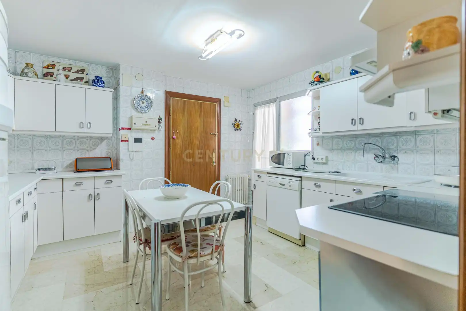 Cocina de Piso en venta en Granada con Trastero y Balcón