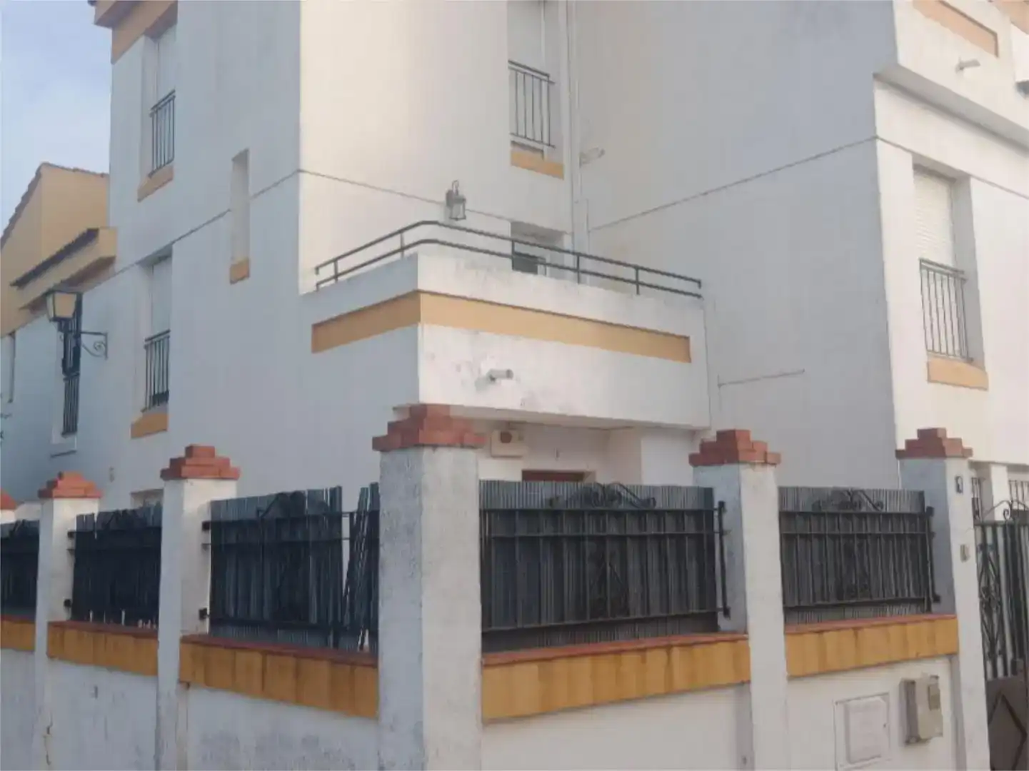 Vista exterior de Casa adosada en venta en Puerto Real con Aire acondicionado, Amueblado y Balcón