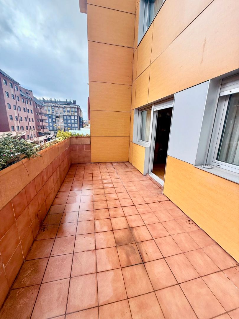 Terrassa de Pis en venda en Oviedo  amb Calefacció, Terrassa i Traster