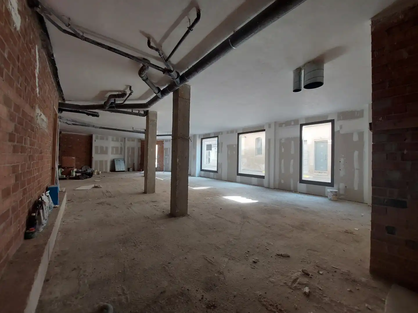Business premises to rent in Centre