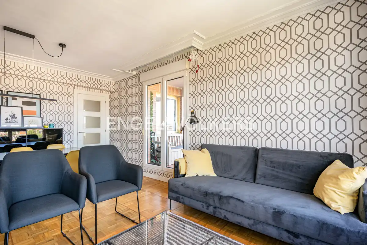 Sala d'estar de Àtic en venda en Gijón  amb Calefacció, Parquet i Terrassa