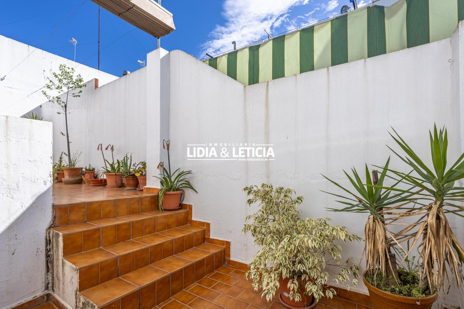 Vista exterior de Casa o xalet en venda en Alcalá de Guadaira amb Aire condicionat, Terrassa i Traster