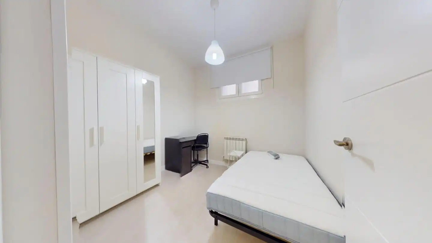 Schlafzimmer von Erdgeschoss zur Miete in Madrid