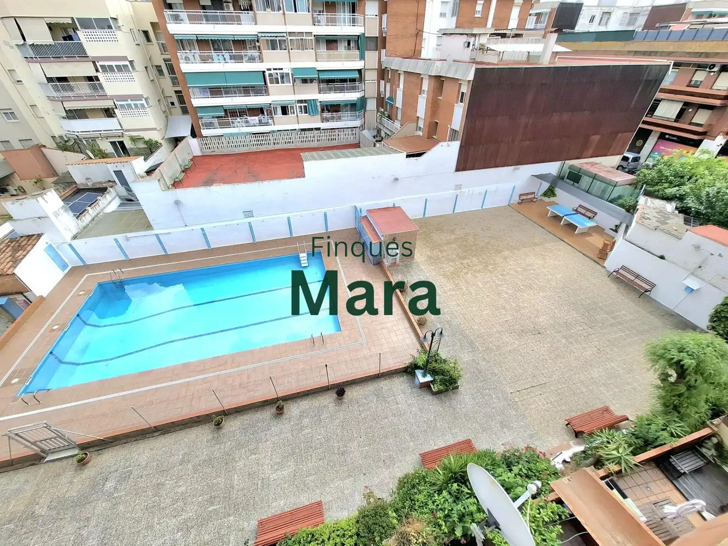Piscina de Piso en venta en Sant Boi de Llobregat con Aire acondicionado, Calefacción y Piscina comunitaria
