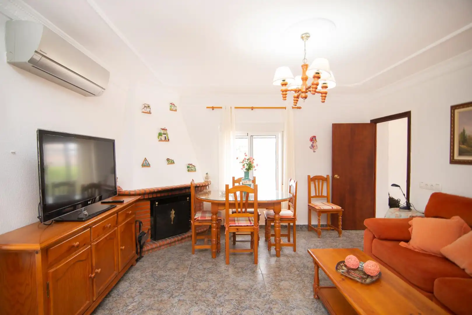 Living room of Houses for sale in Chiclana de la Frontera  with Air Conditioner, Private garden and Storage room