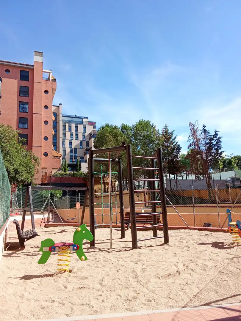 Außenansicht von Wohnung zur Miete in Madrid mit Klimaanlage, Heizung und Terrasse